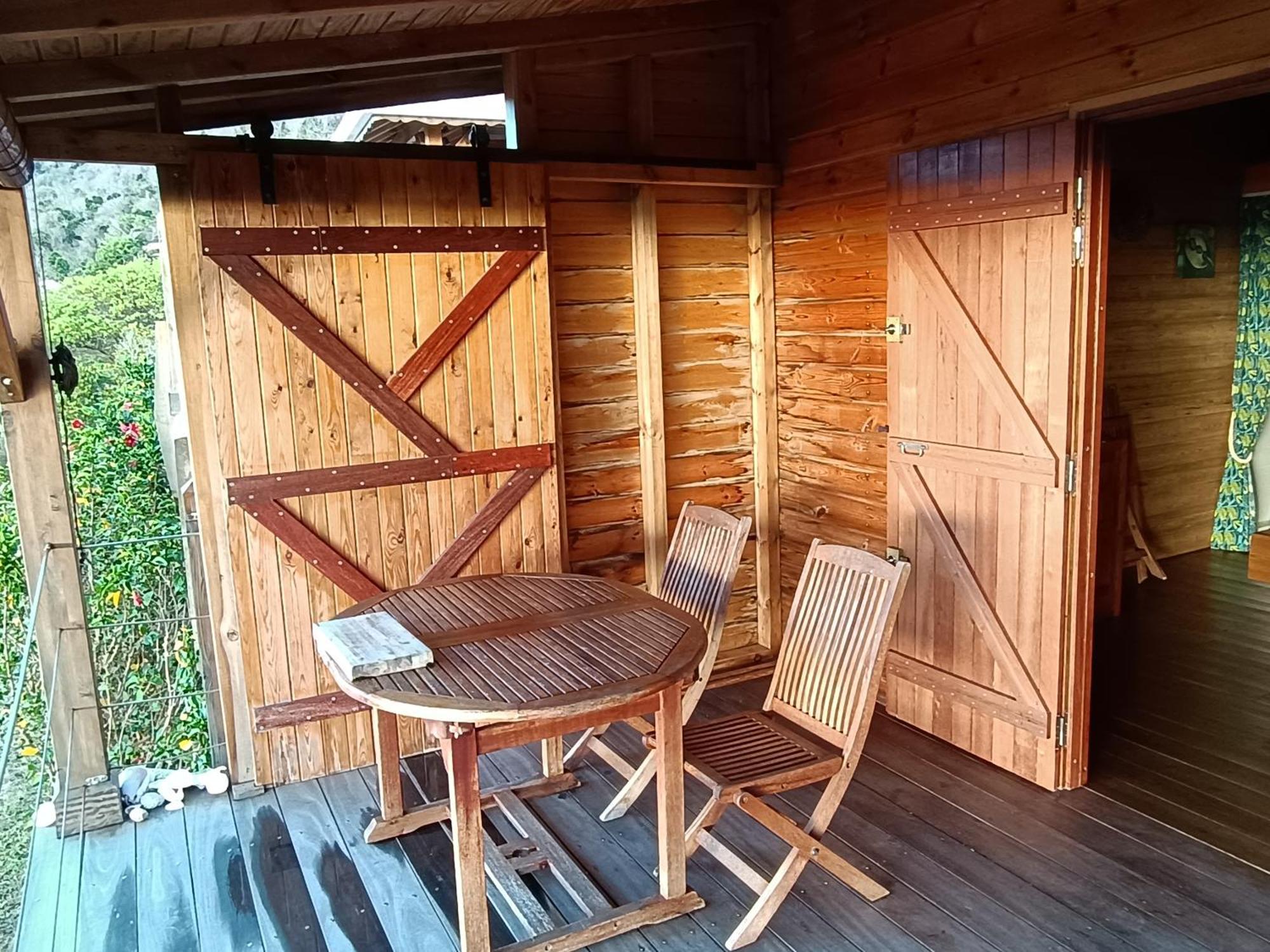 Ti Kaz Anoli Cottage En Bois Avec Vue Sur La Baie Terre-de-Bas Exterior photo